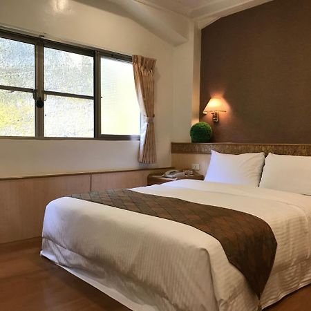 Minren Hotel Юйчі Екстер'єр фото