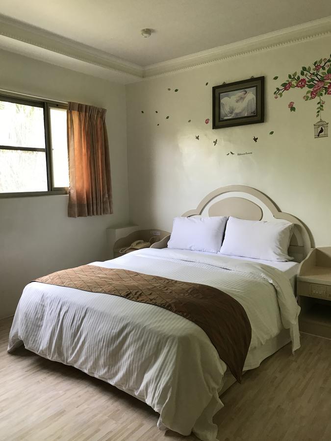 Minren Hotel Юйчі Екстер'єр фото