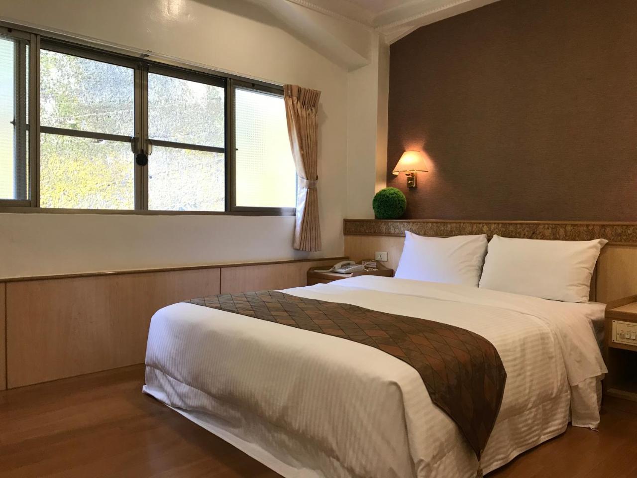 Minren Hotel Юйчі Екстер'єр фото